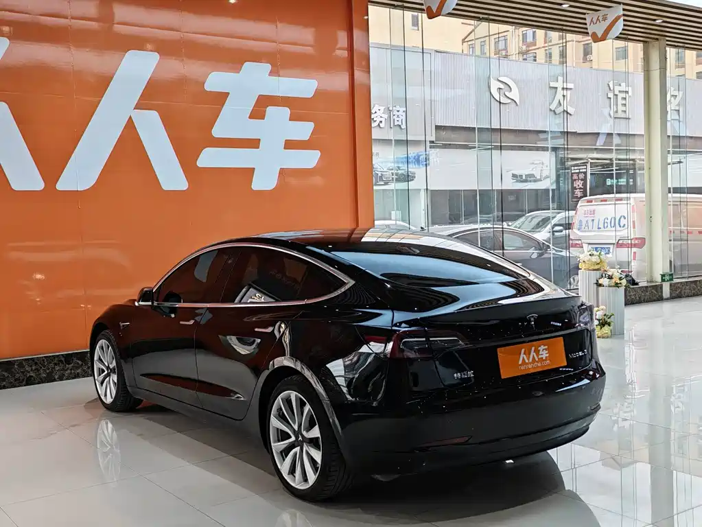 Tesla Model 3 — миниатюра 6