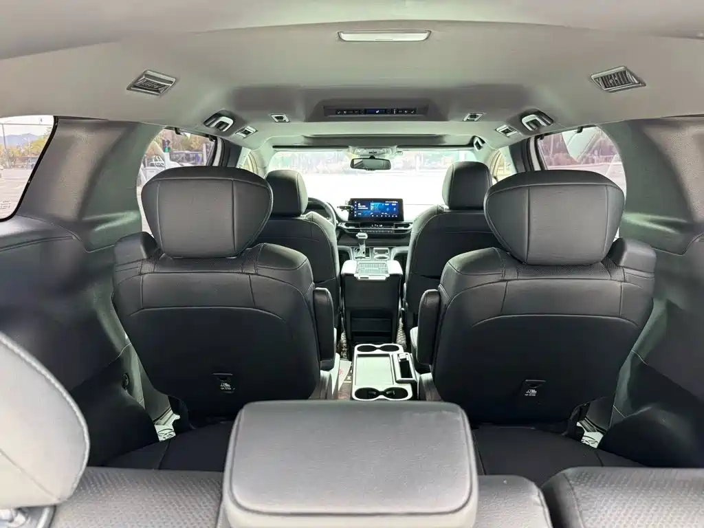 Toyota Sienna — миниатюра 11