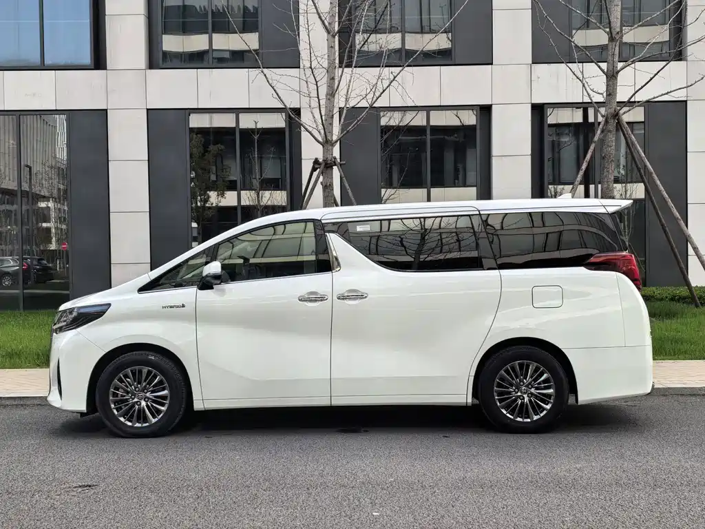 Toyota Alphard — миниатюра 6
