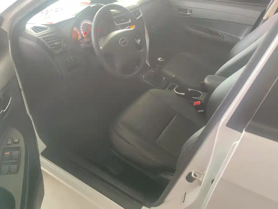 BYD F3 - фото 9