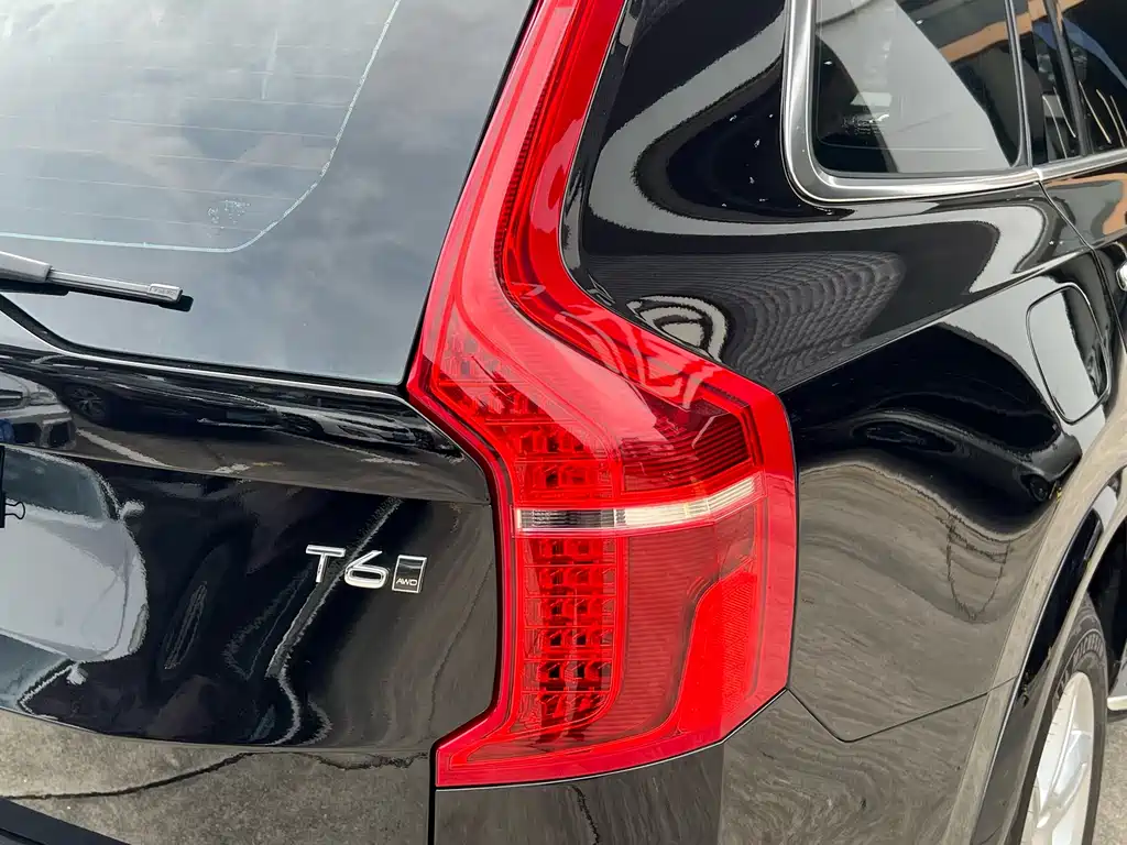Volvo XC90 2015 T6 7 мест