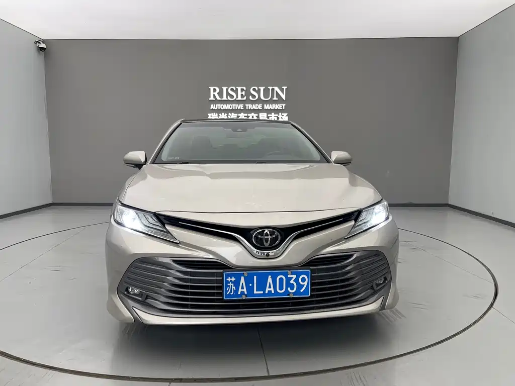 Toyota Camry — миниатюра 2