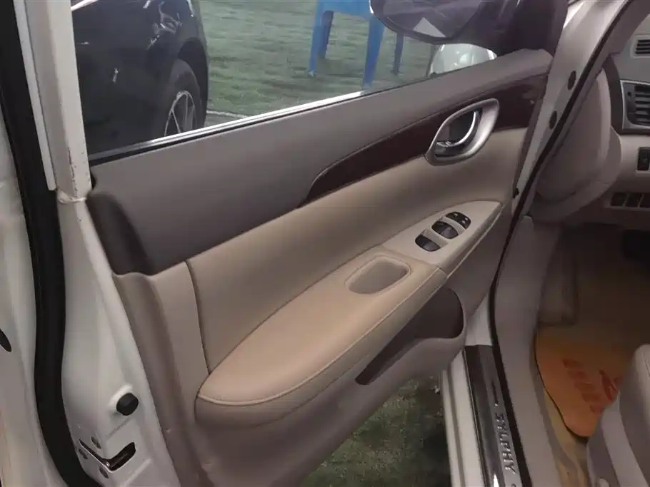 Nissan Sylphy 2012 1.6XL CVT Luxury