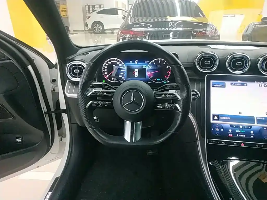 Mercedes-Benz C-Class — миниатюра 11
