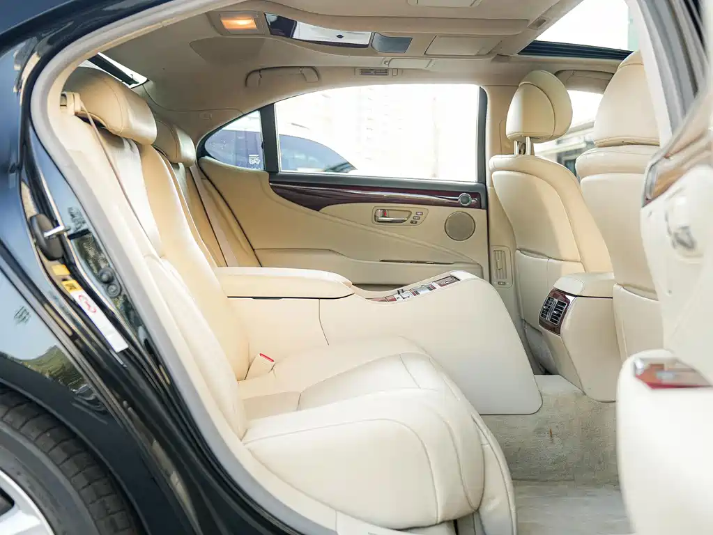 Lexus LS — миниатюра 14