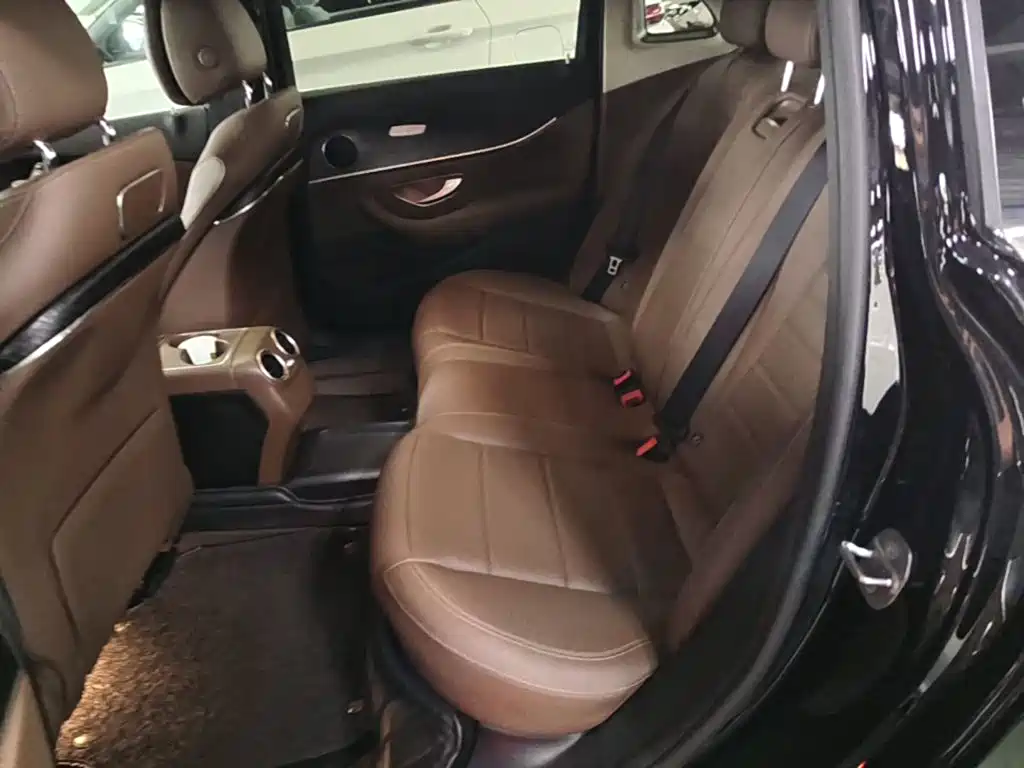 Mercedes-Benz E-Class — миниатюра 17