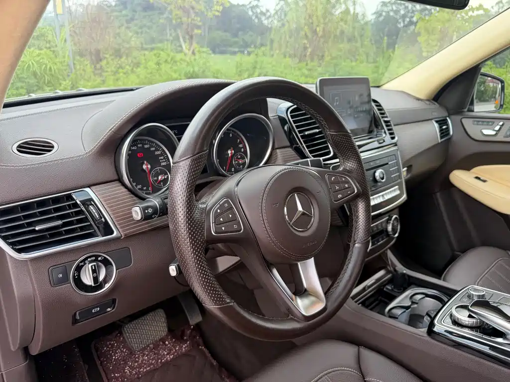 Mercedes-Benz GLS — миниатюра 9