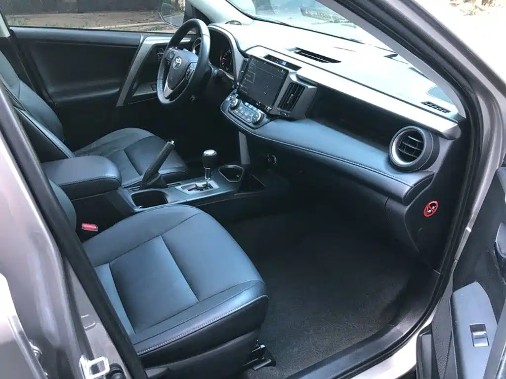 Toyota RAV4 — миниатюра 9