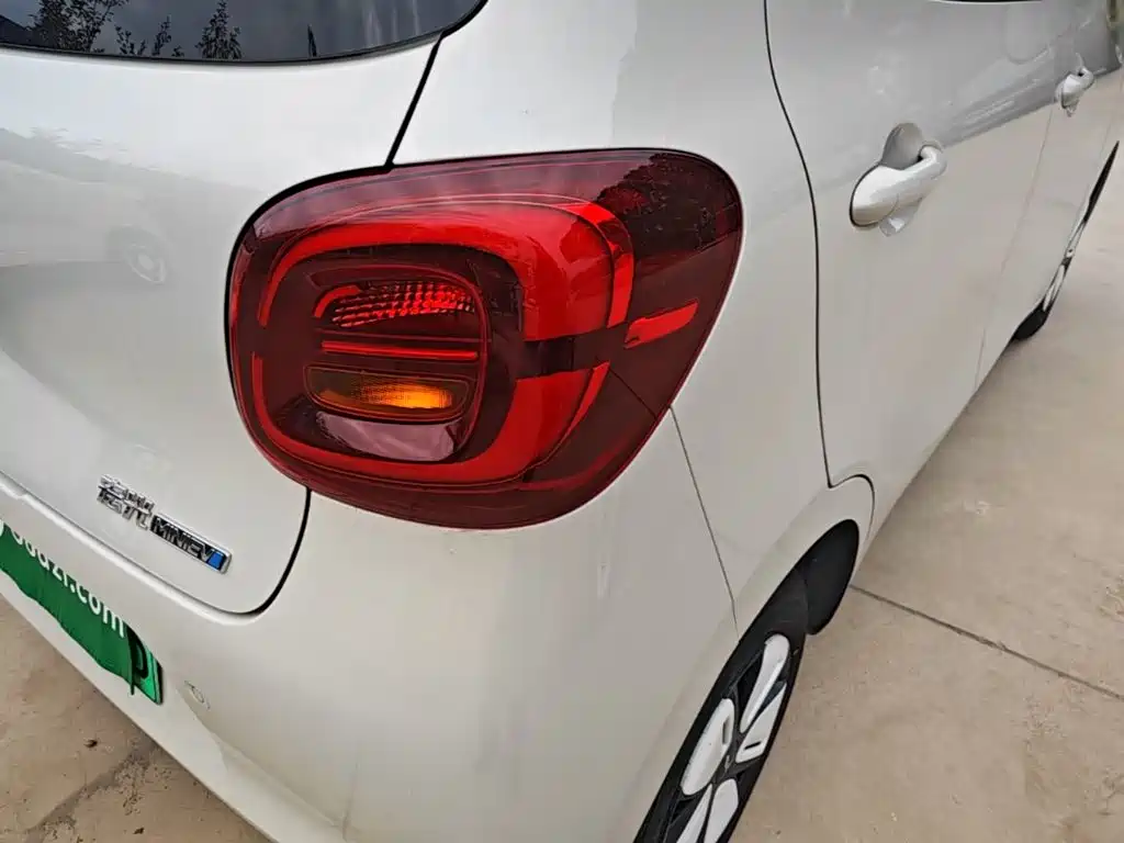 Wuling MINIEV — миниатюра 8