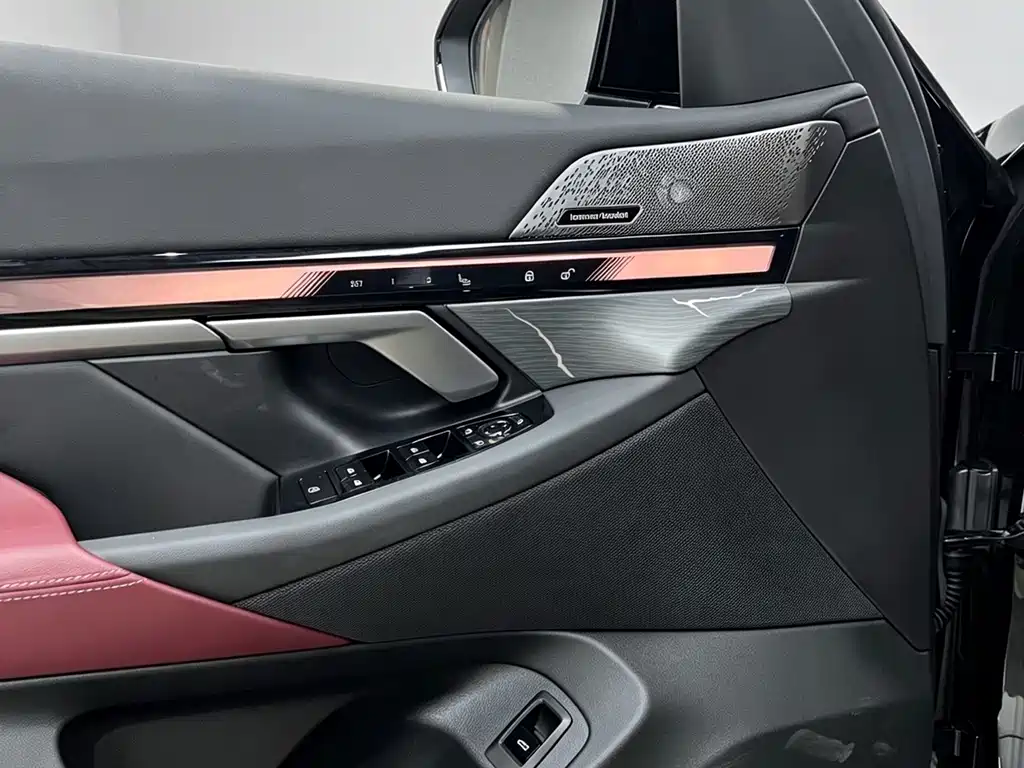BMW 5 Series — миниатюра 13