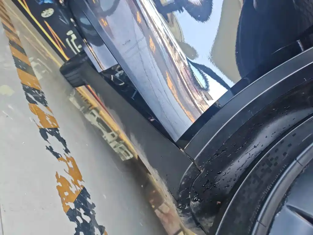 Tesla Model Y — миниатюра 21