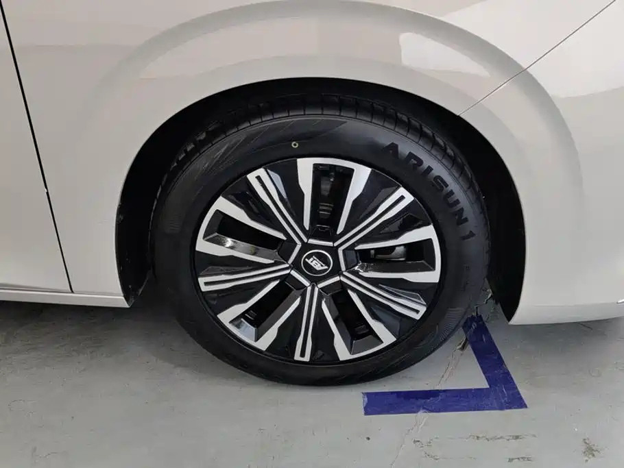 Wuling Xingguang 730 New Energy — миниатюра 6