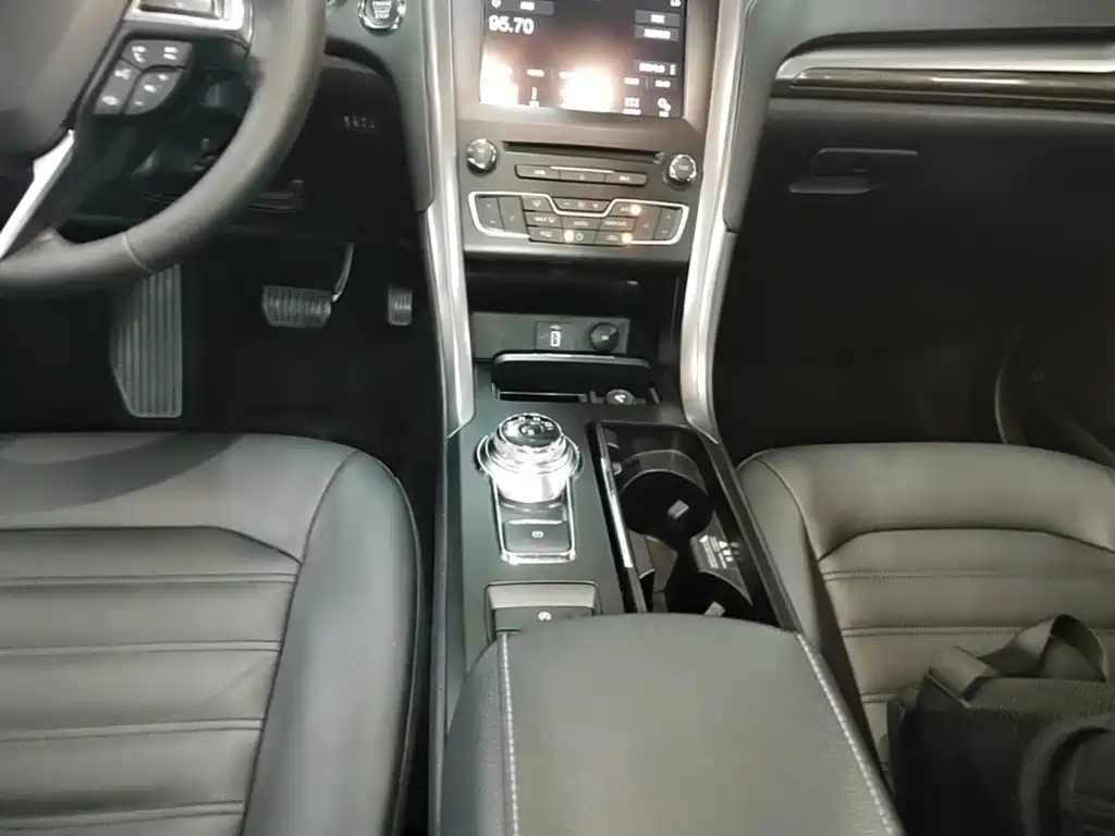 Ford Mondeo — миниатюра 14