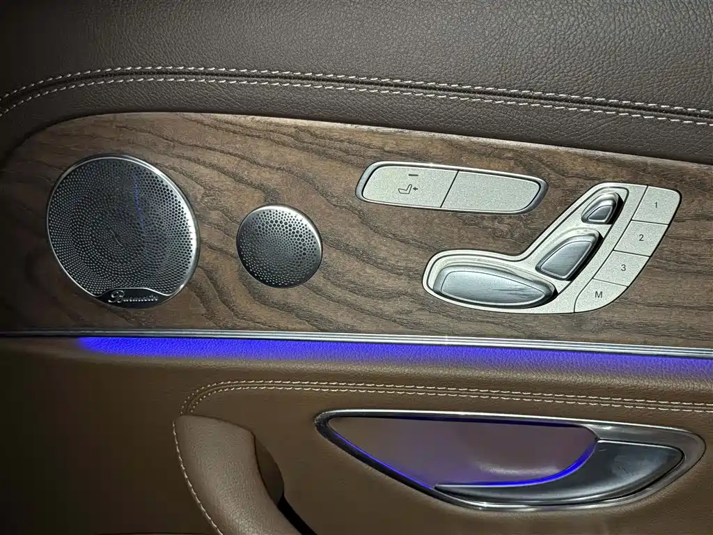 Mercedes-Benz E-Class — миниатюра 17