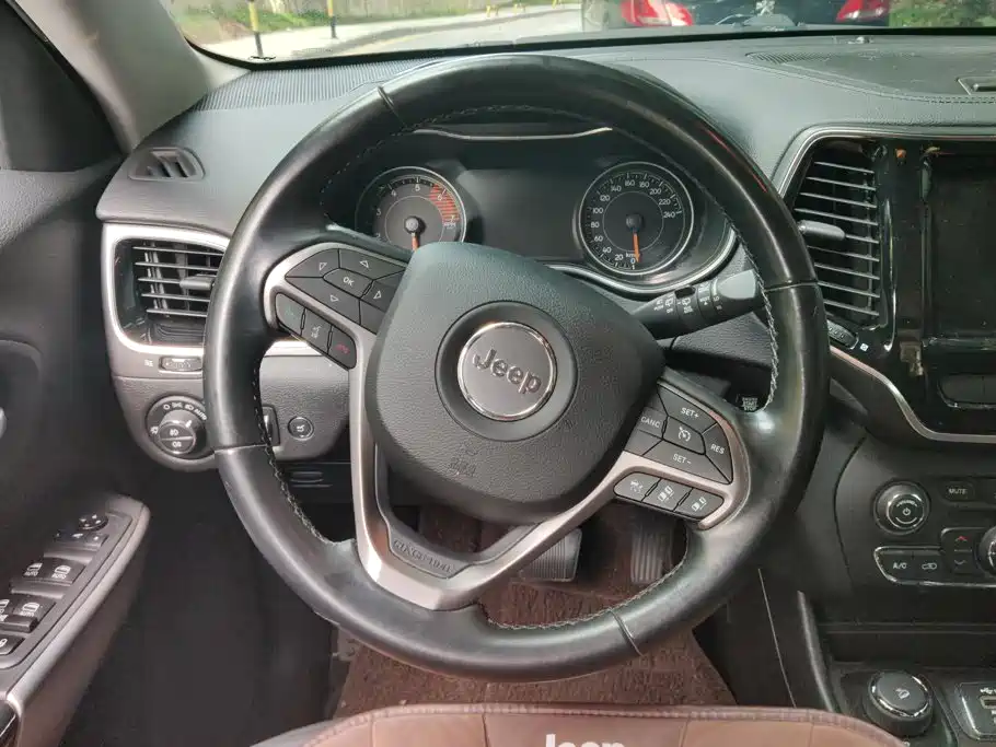 Jeep Cherokee — миниатюра 15