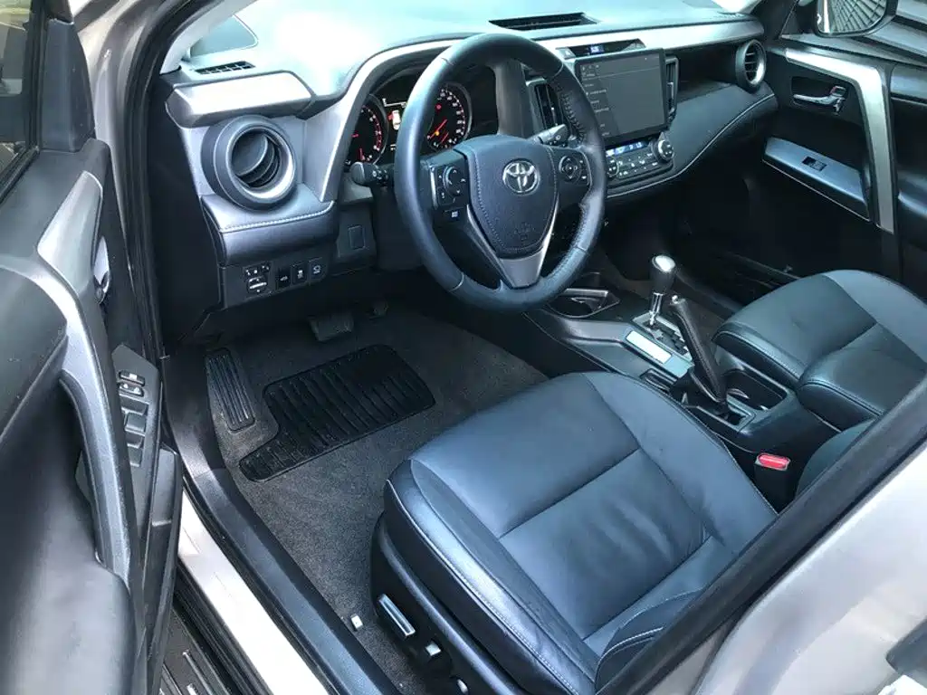 Toyota RAV4 — миниатюра 8
