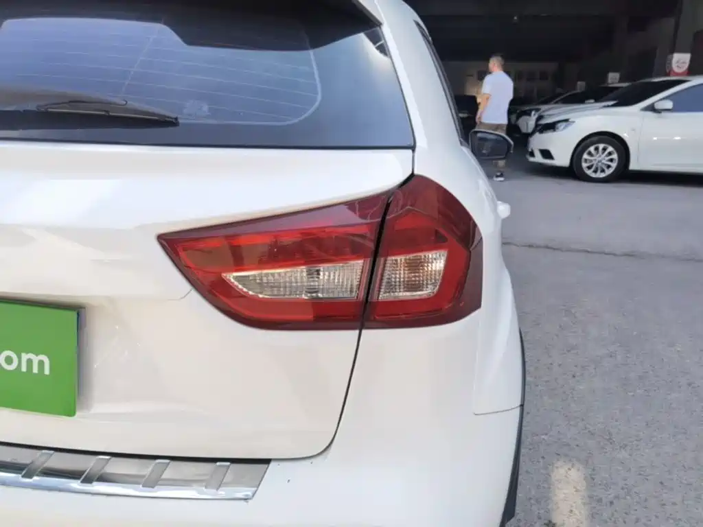 Geely Vision X3 — миниатюра 8