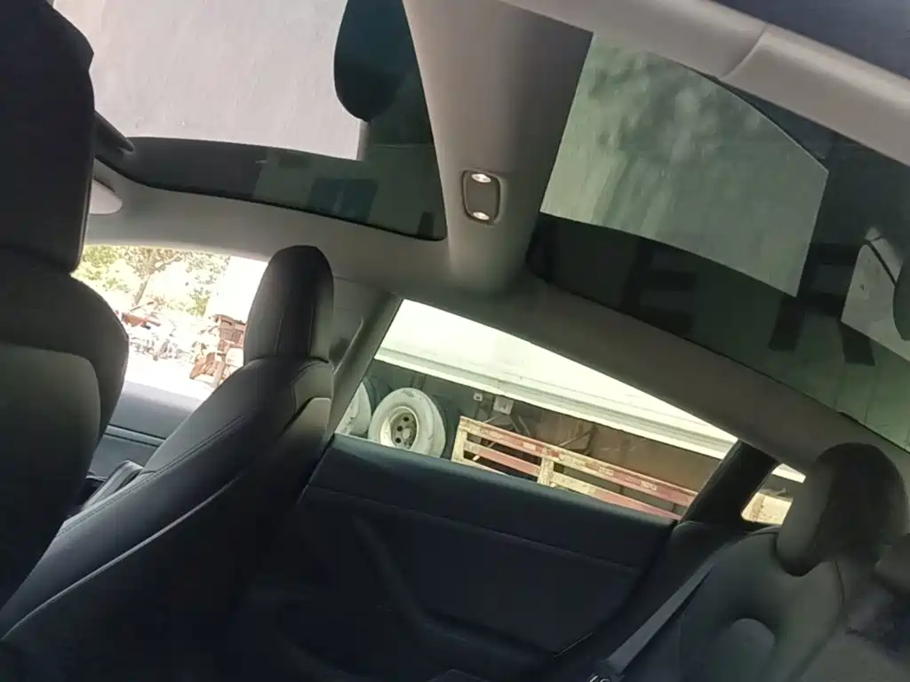 Tesla Model 3 — миниатюра 18