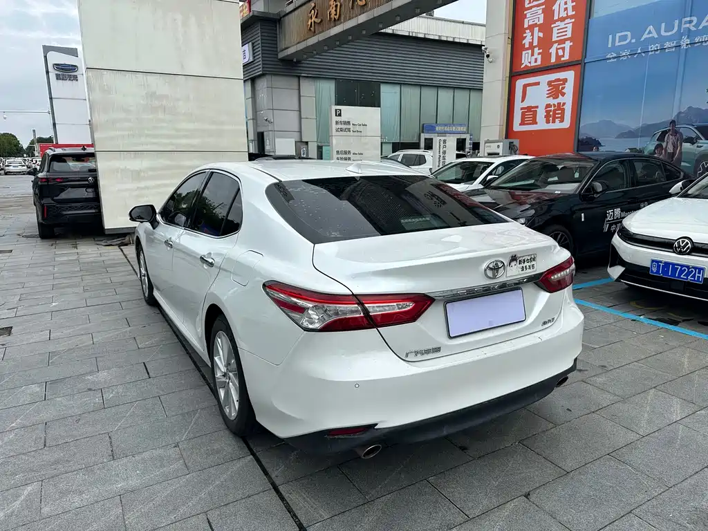 Toyota Camry — миниатюра 5