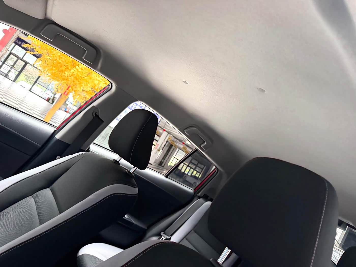 Toyota YARiS L Zhi Xuan 1.5 л 2022 г. желто-оранжевый, пробег 26000 км