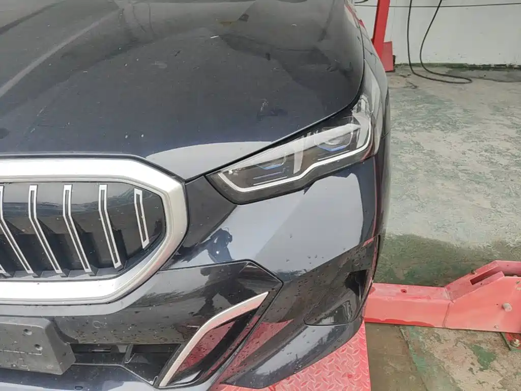 BMW 5 Series — миниатюра 24