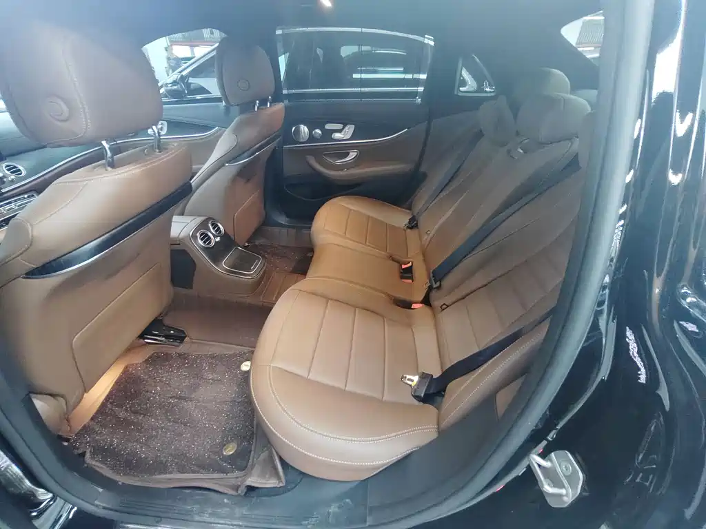 Mercedes-Benz E-Class — миниатюра 12