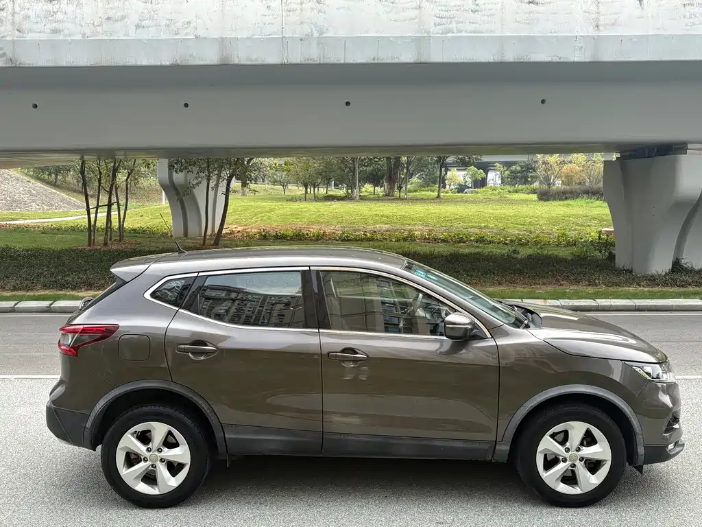 Nissan Qashqai — миниатюра 8