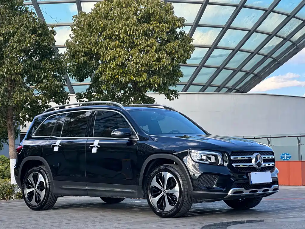 MERCEDES-BENZ GLB