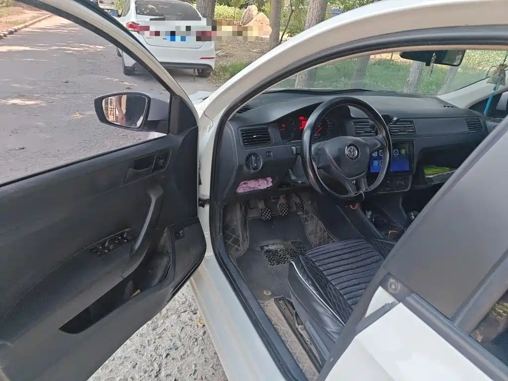 Volkswagen Santana — миниатюра 12