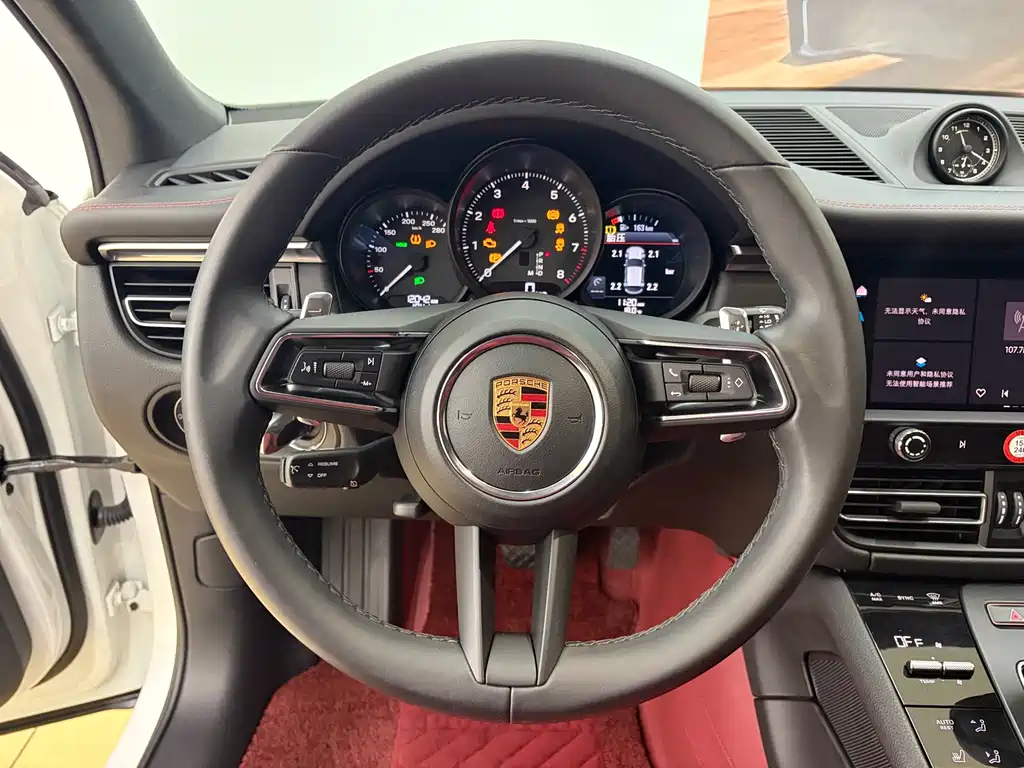 Porsche Macan — миниатюра 13