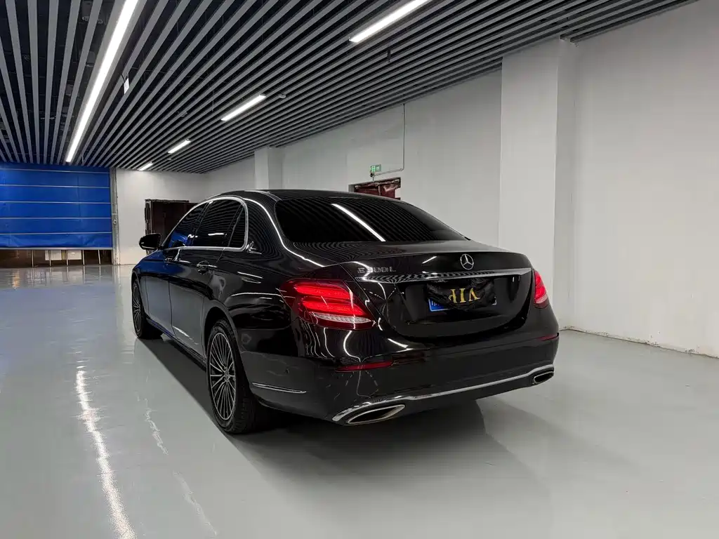 Mercedes-Benz E-Class — миниатюра 9
