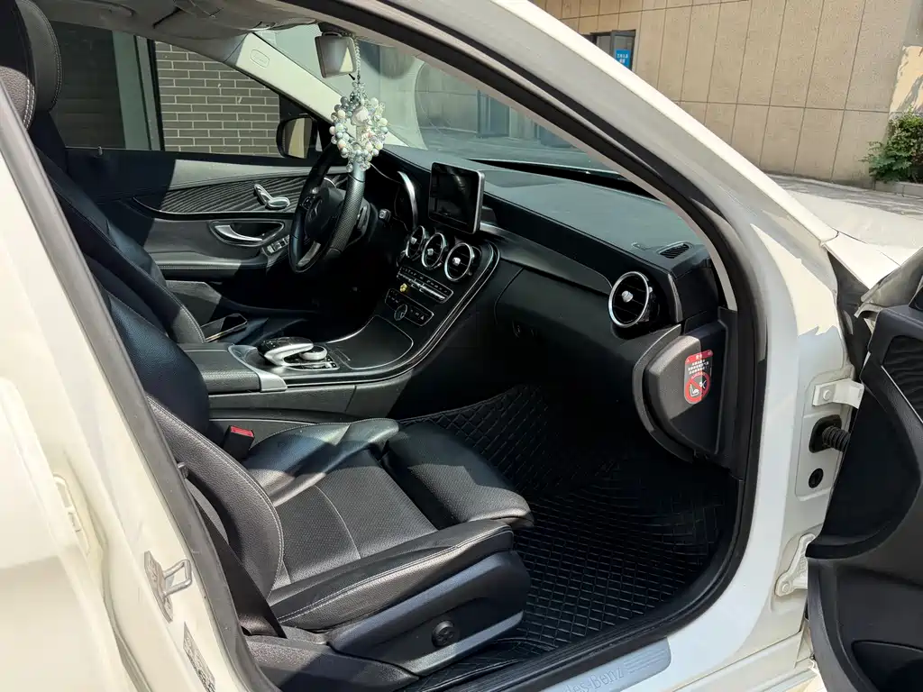 Mercedes-Benz C-Class — миниатюра 4