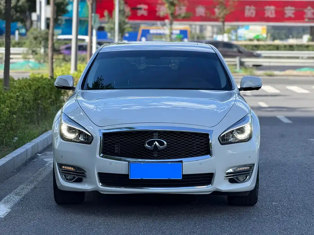 Infiniti Q70 — миниатюра 2