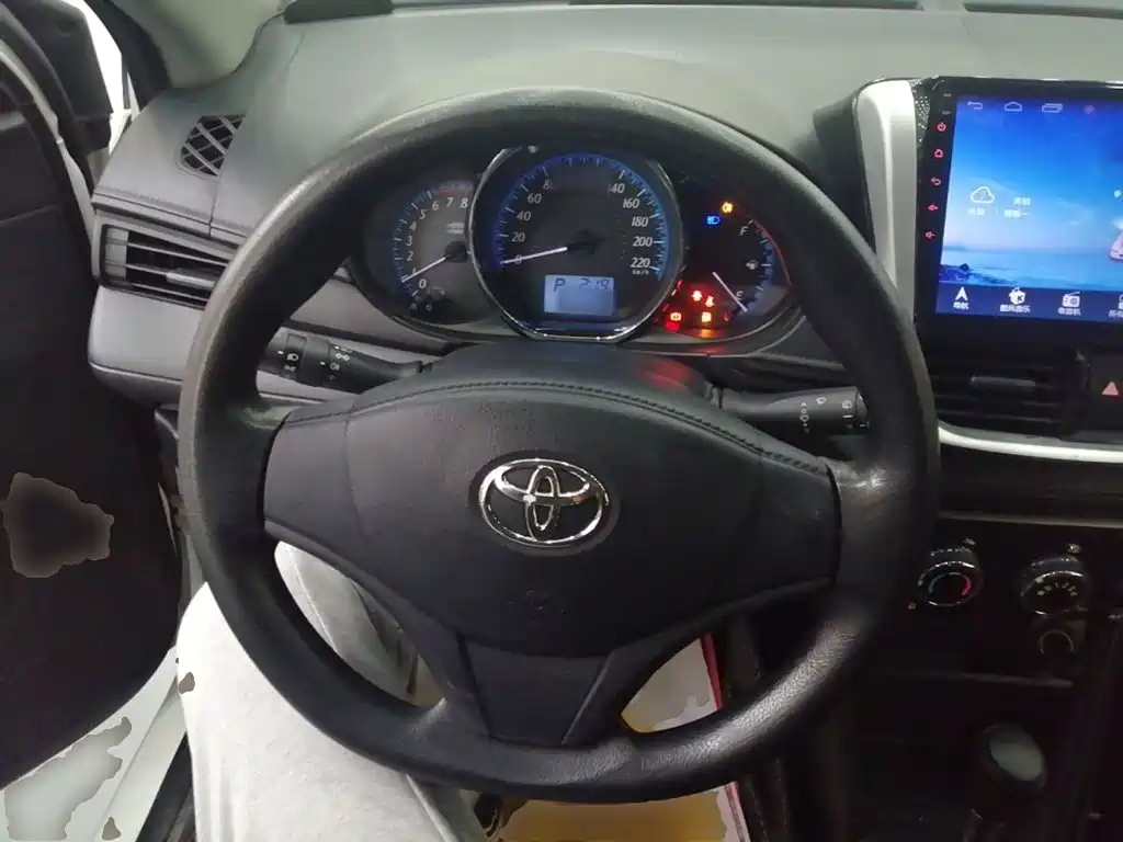 Toyota Yaris L — миниатюра 11