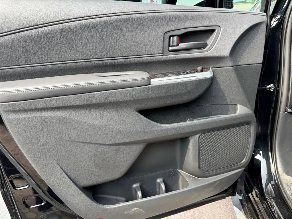 Toyota Granvia — миниатюра 8