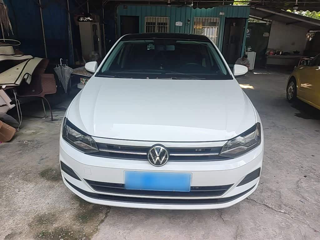 Volkswagen Polo 1.5 л 2023 г. Белый, пробег 32000 км