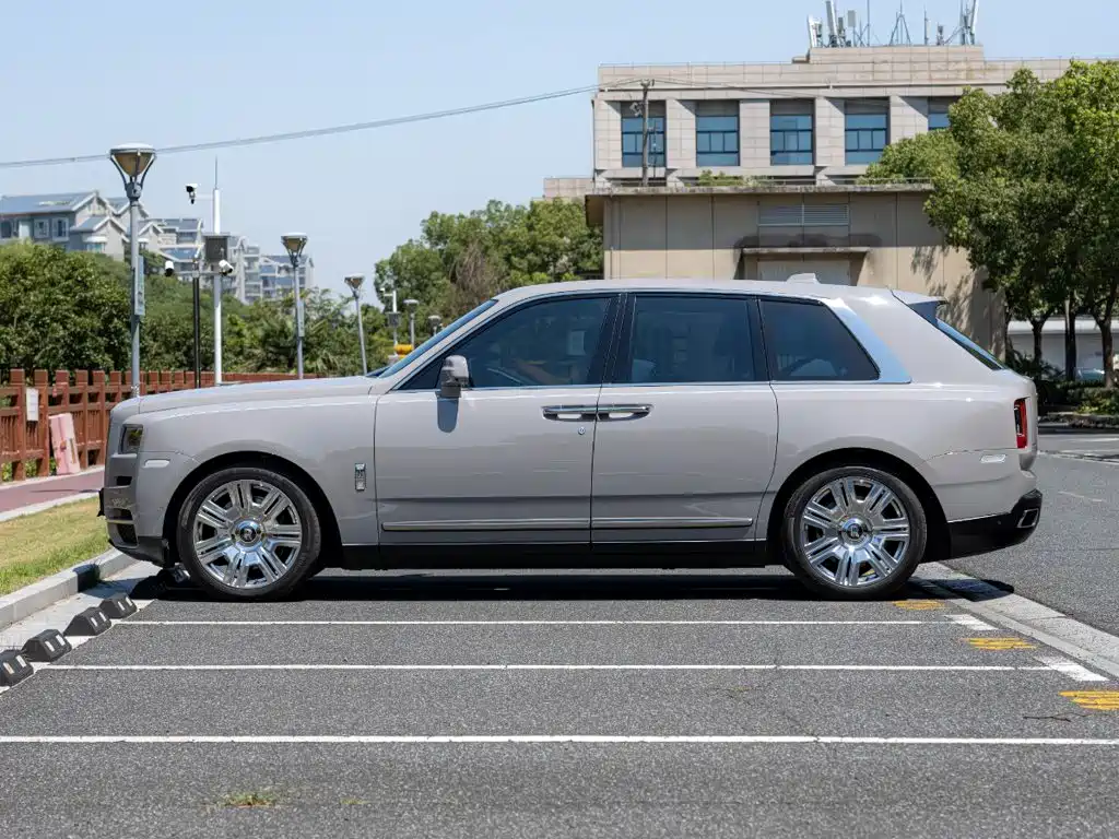 Rolls-Royce Cullinan — миниатюра 7
