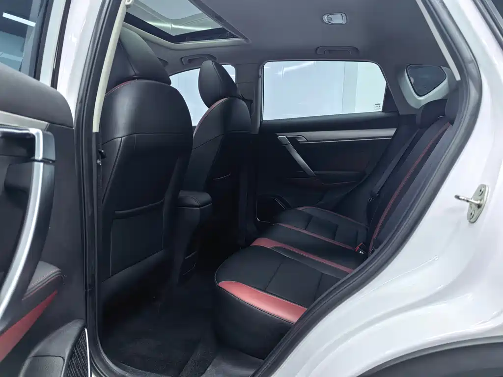 Geely Binyue — миниатюра 15