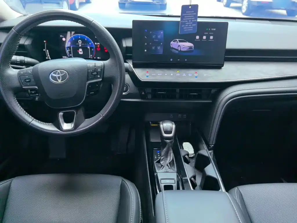 Toyota Camry — миниатюра 10