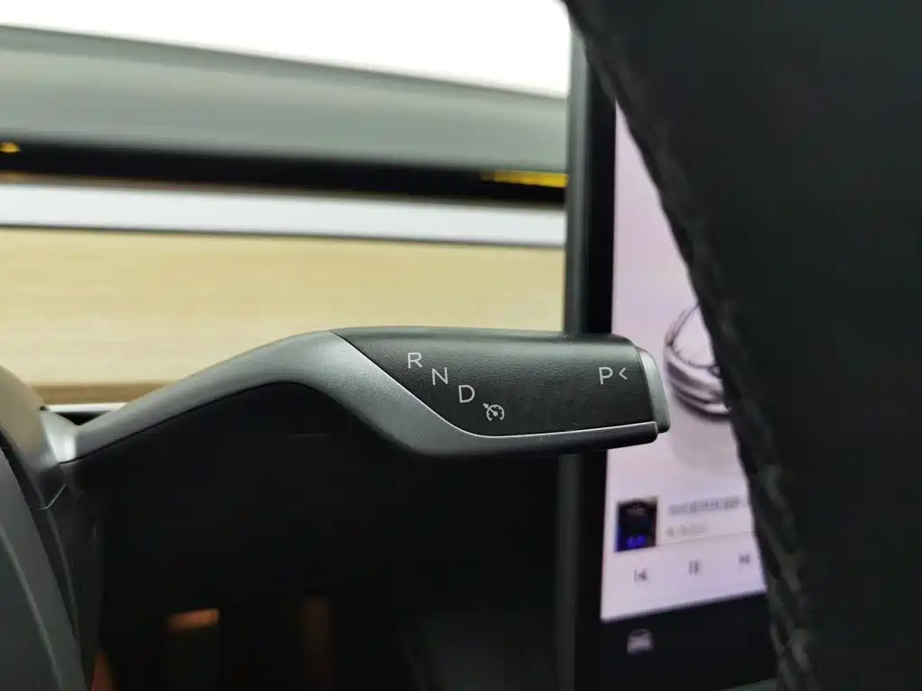 Tesla Model 3 — миниатюра 13
