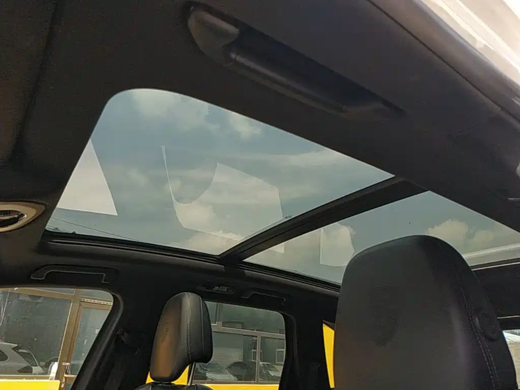Porsche Cayenne — миниатюра 18