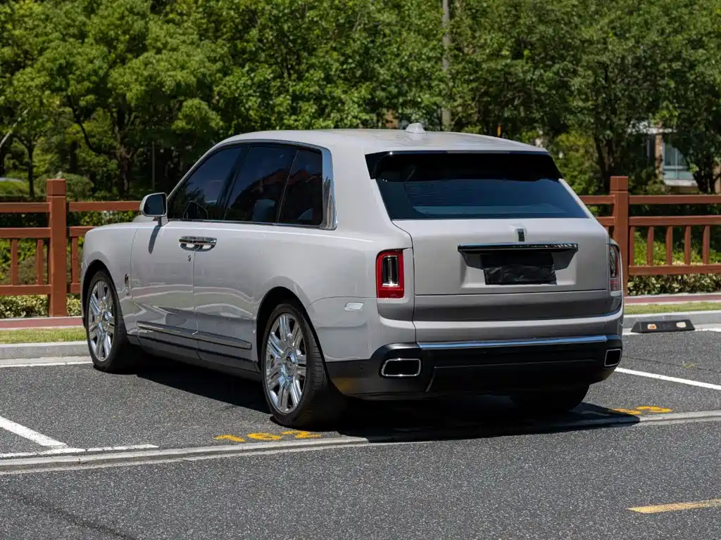 Rolls-Royce Cullinan — миниатюра 6