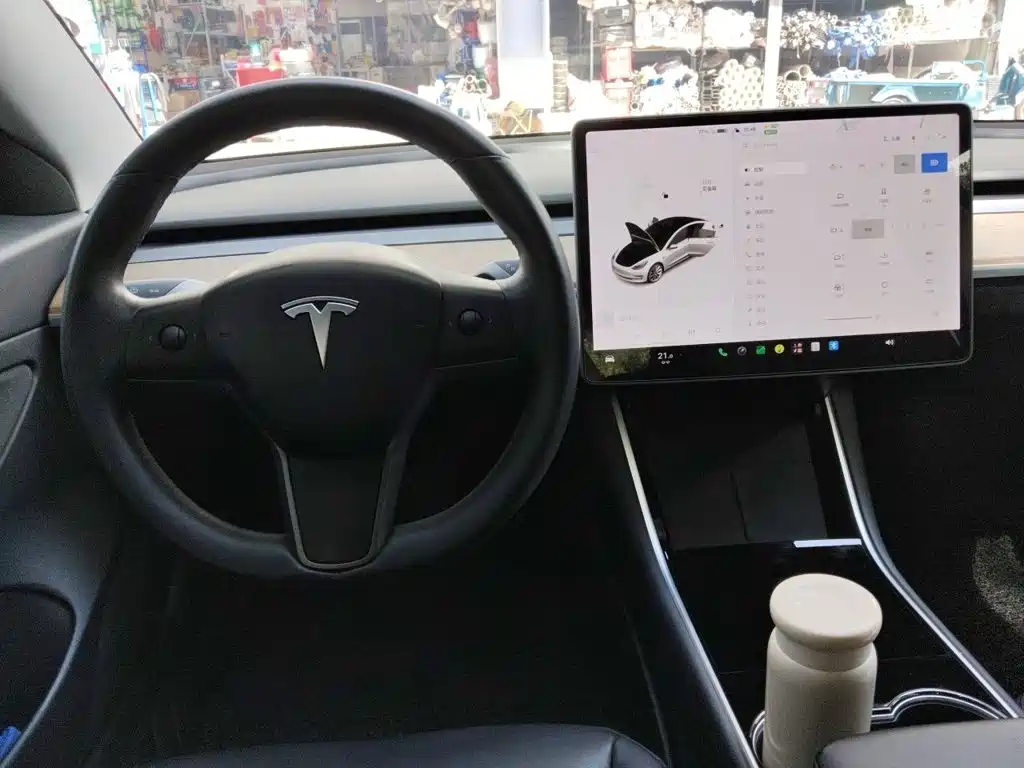 Tesla Model 3 — миниатюра 6