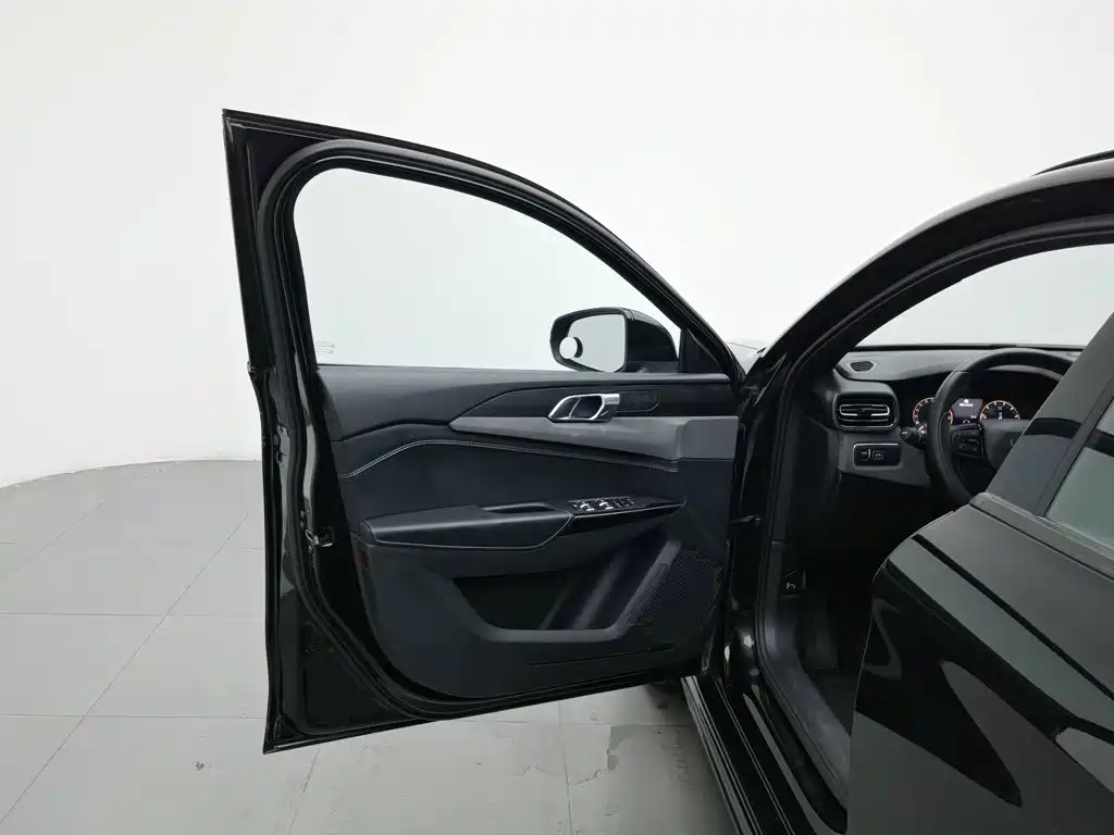 Lynk & Co 02 Hatchback — миниатюра 8