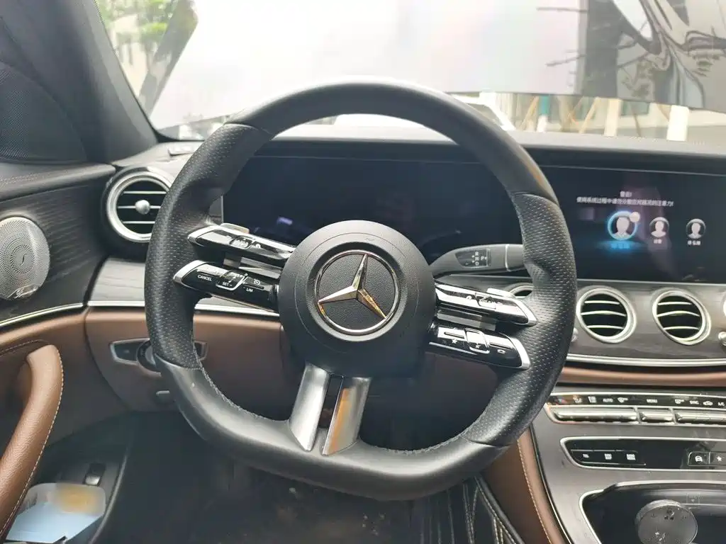 Mercedes-Benz E-Class — миниатюра 6