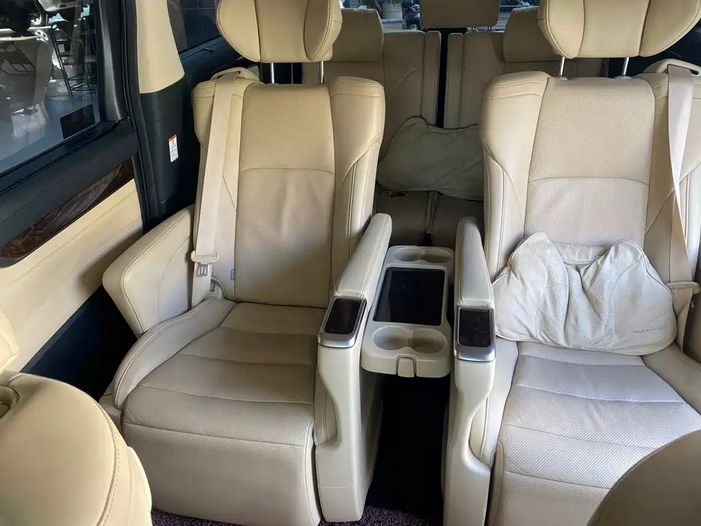 Toyota Alphard — миниатюра 6