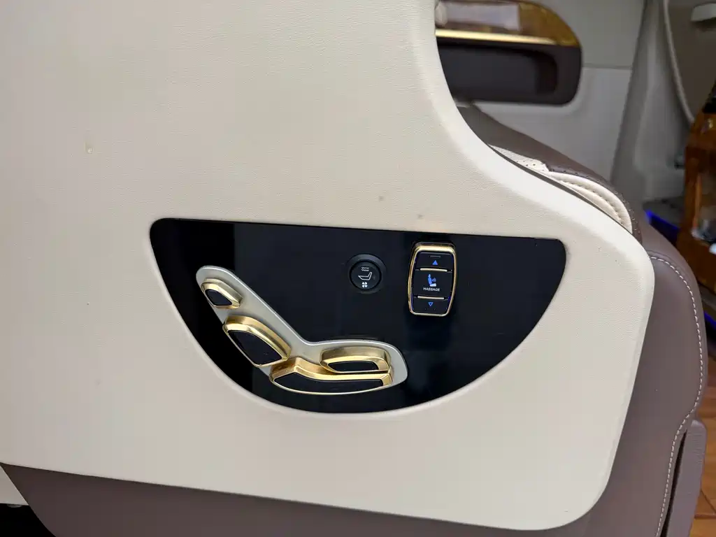 Mercedes-Benz V-Class — миниатюра 13