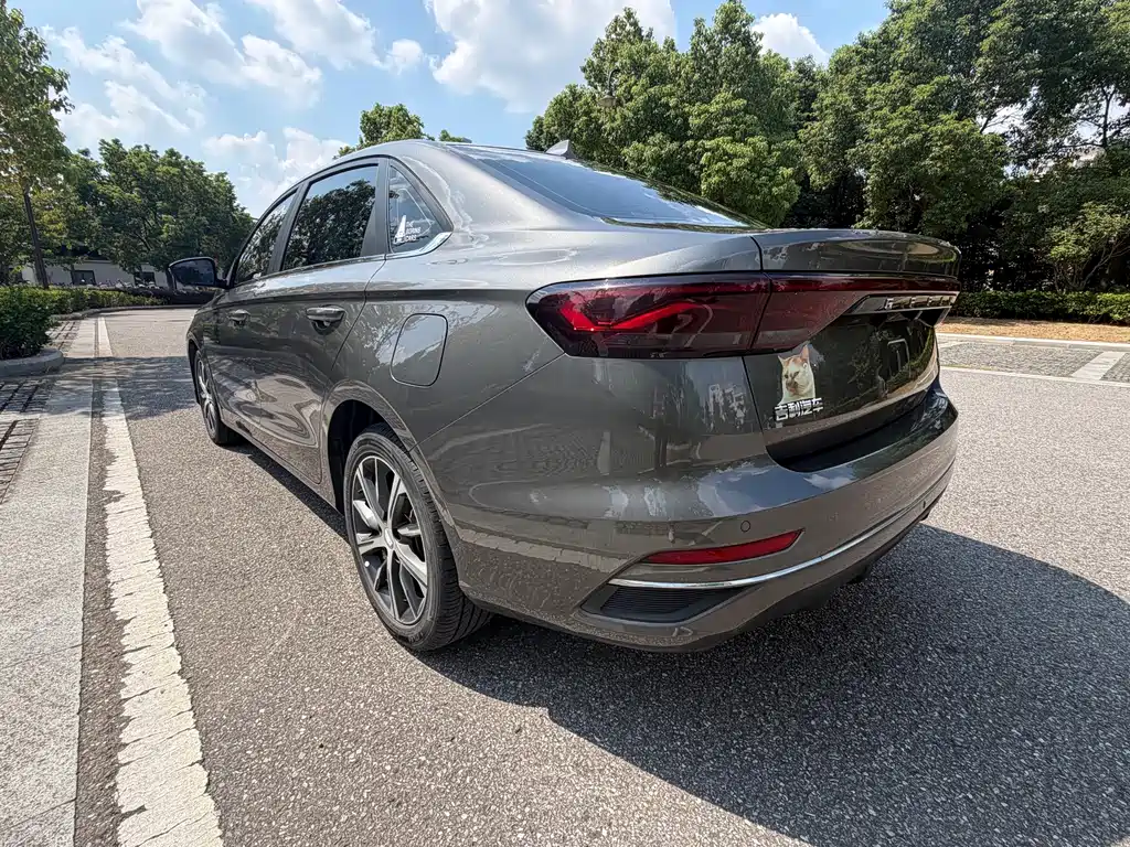 Geely Emgrand — миниатюра 4