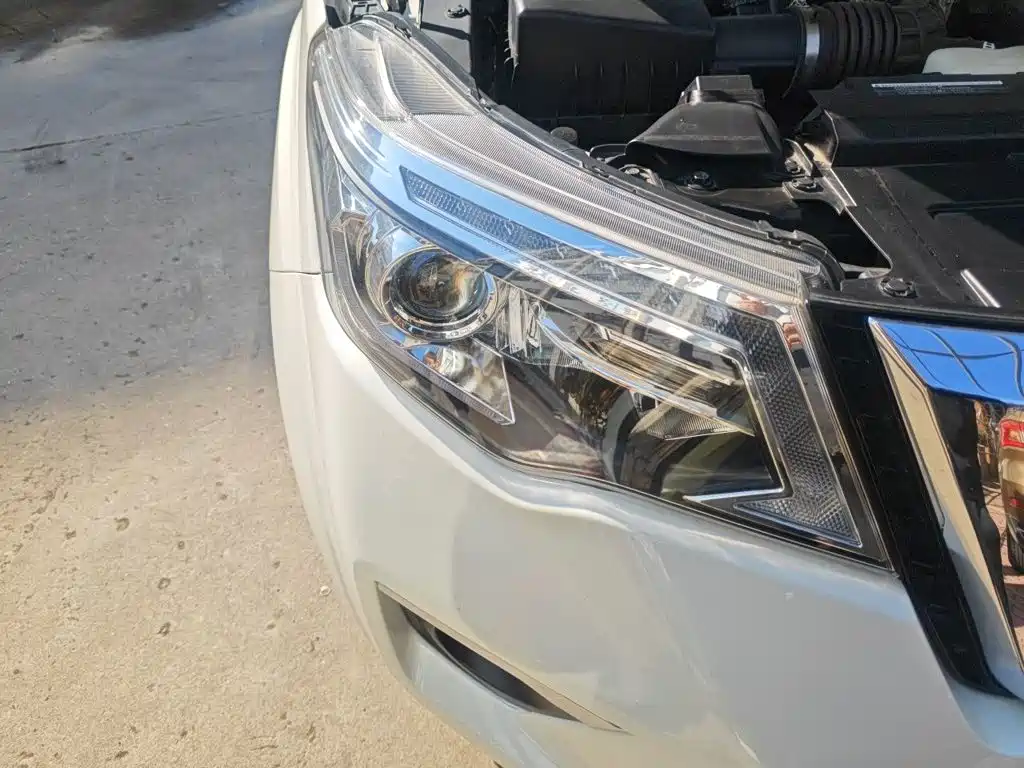 Nissan Terra — миниатюра 7