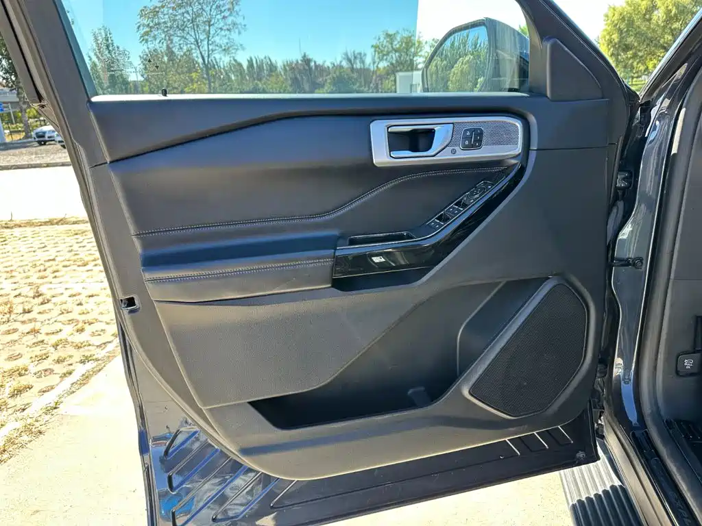 Ford Explorer — миниатюра 16